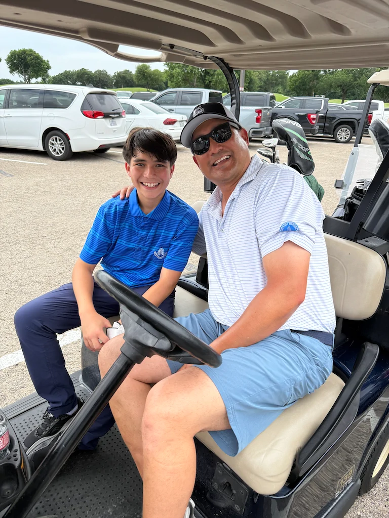 Two alumni participating in the Reunion Weekend golf event