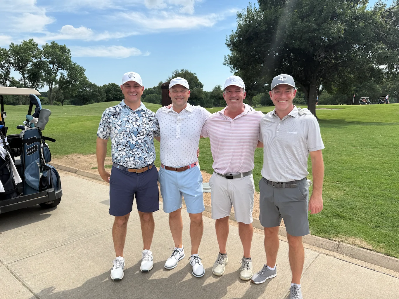 Group of golfers posing for a Reunion Weekend photo