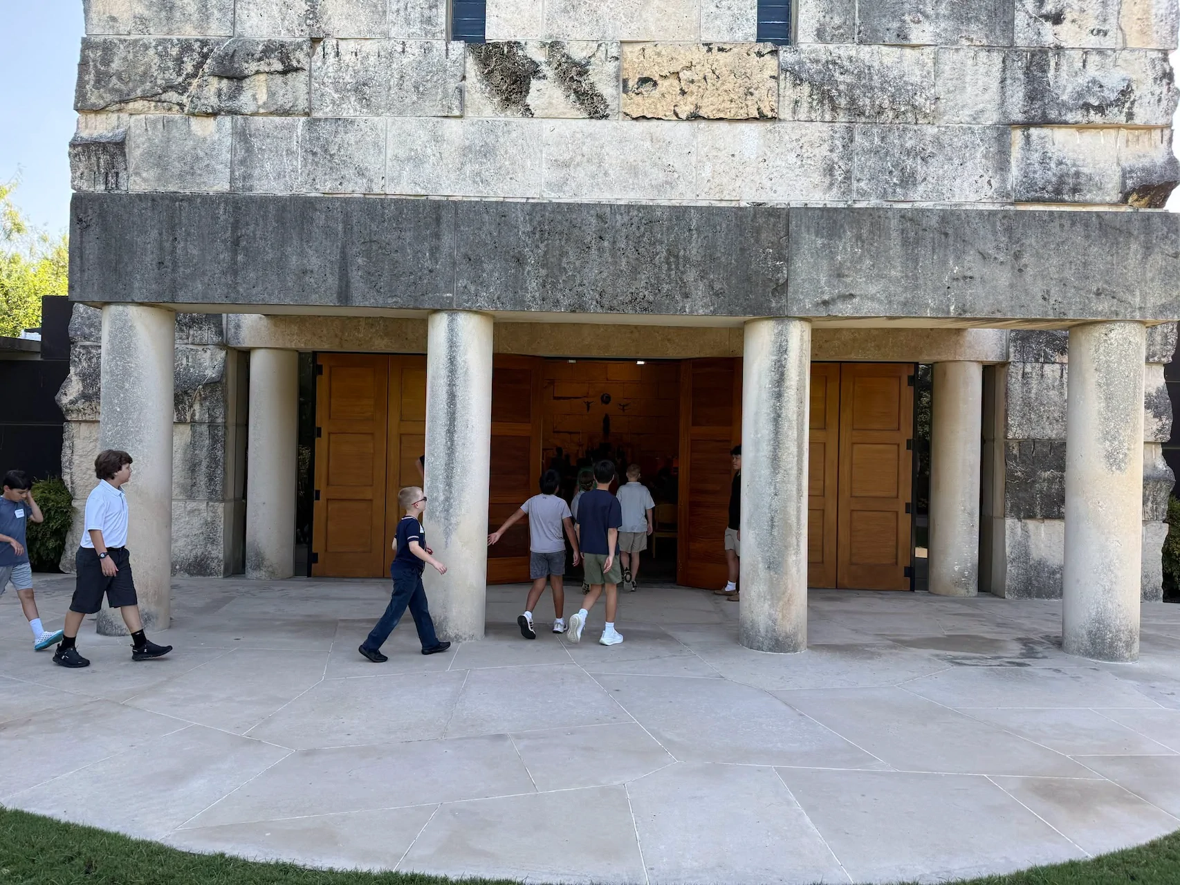 Students entering Abbey church